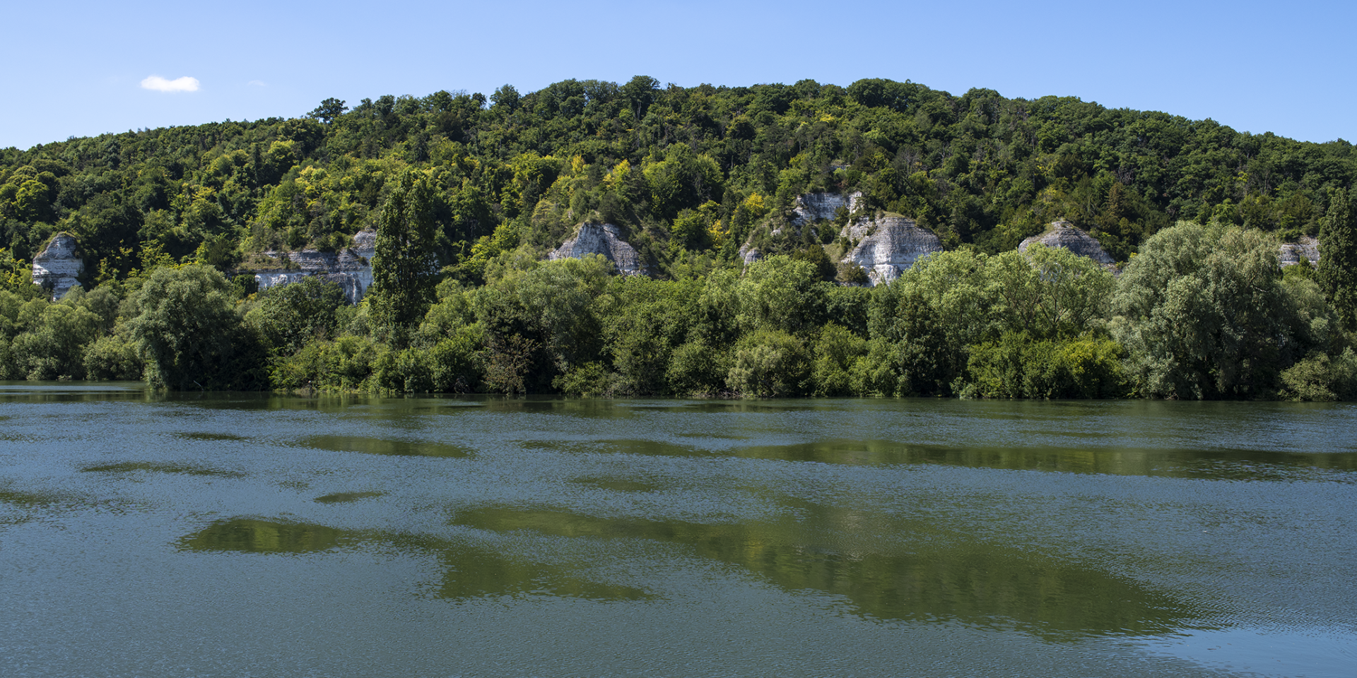 Bildbanner - Und Mittendrin fließt die Seine