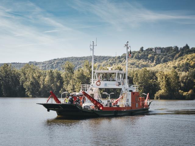 Flussschifffahrt und Normandie-Fähre