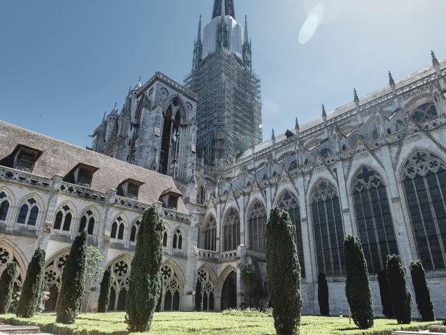 Rouen Catedral Normandía Encaje Piedra Plaza centro ciudad Patrimonio Historia Monumento Gótico panorama calle ciudad paseo visita