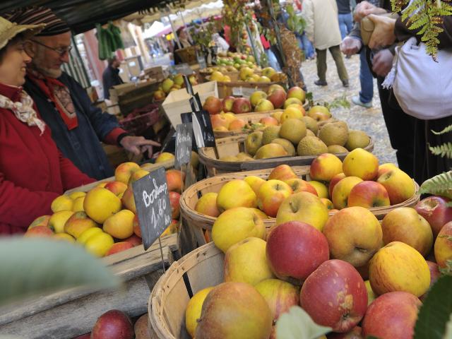 La fête du ventre Rouen Gastronomie Terroir Savoir Faire Fromages Charcuterie Viande Normandie Festif Manger Evènement