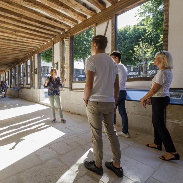 L'aître Saint Maclou Rouen Normandía Esculturas Cementerio Patrimonio Historia Visita guiada Museo Mitos y leyendas