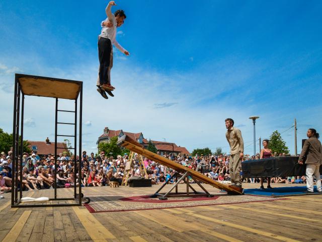 viva cité sotteville-lès-rouen performance artistica acrobatica circo concerto vita notturna patrimonio culturale cultura musica