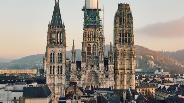 Catedral de Notre Dame de Rouen Centro de Normandía Vista Panorámica Tejados de casas Patrimonio histórico
