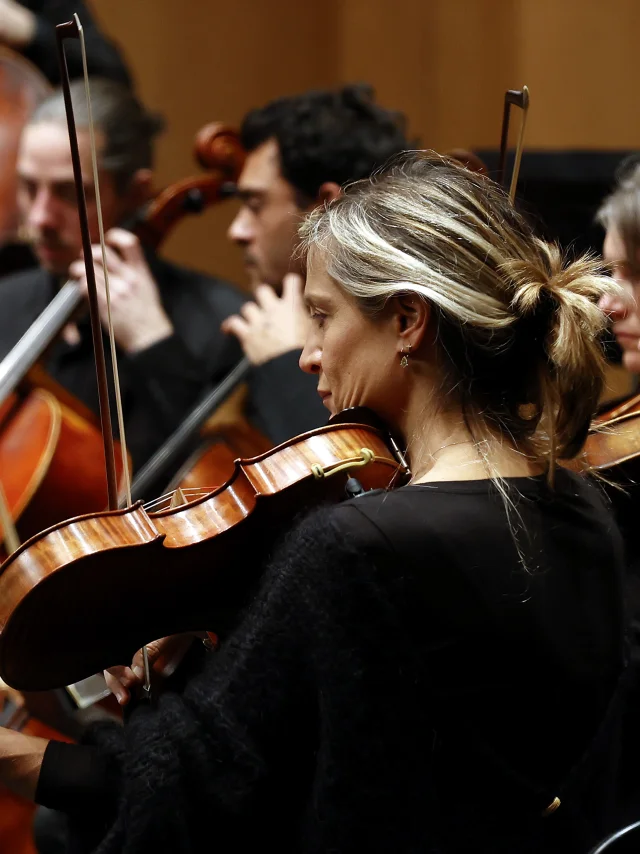 Orkest van de opera van Rouen Normandië. Gedirigeerd door Ben Glassberg.Ed Lyon, Simona Šaturová, Anna Stéphany, Victoire Bunel, Chiara Skerath, Luigi de Donato.